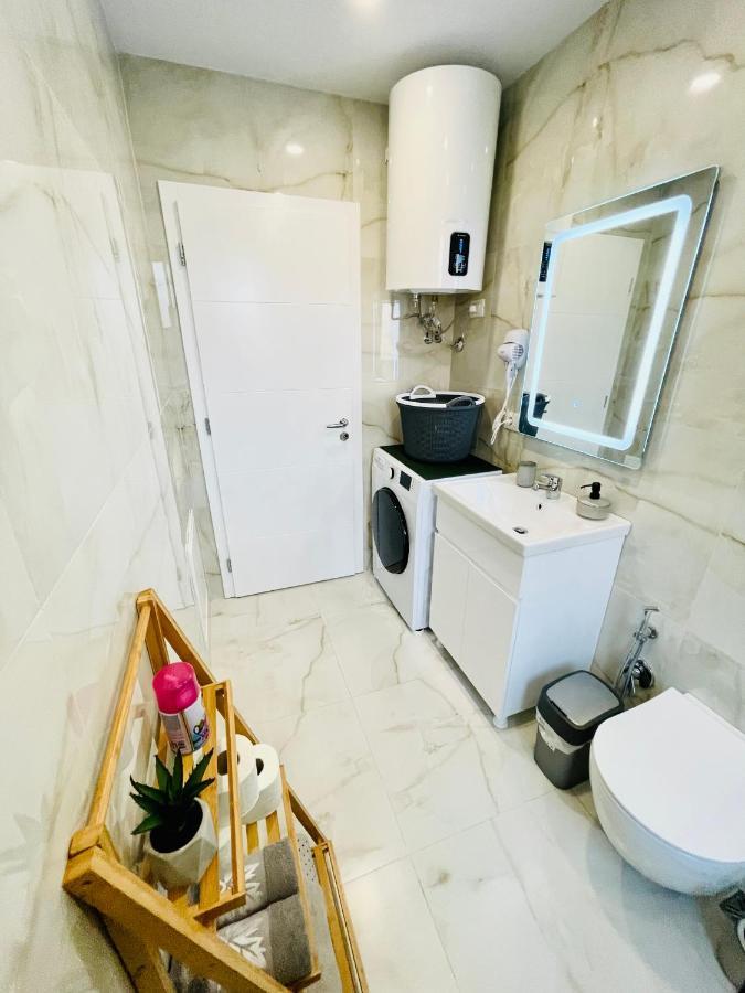 Central Apartment 2, Tirana Buitenkant foto