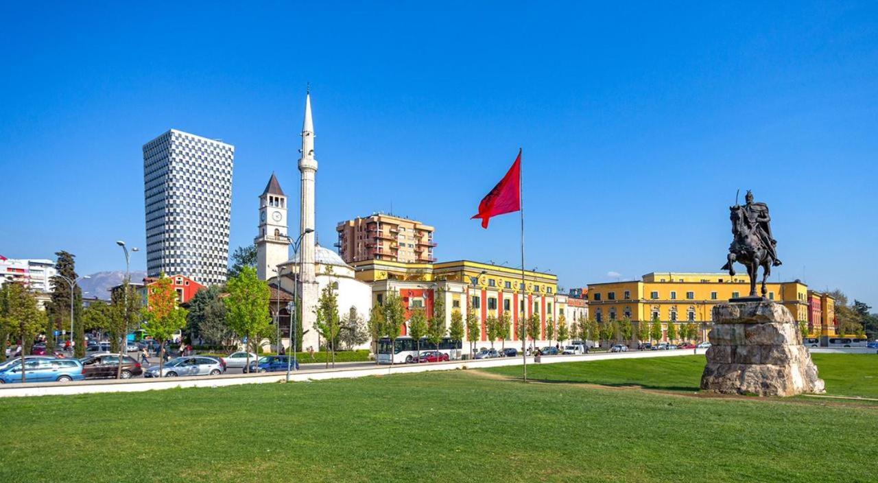 Central Apartment 2, Tirana Buitenkant foto