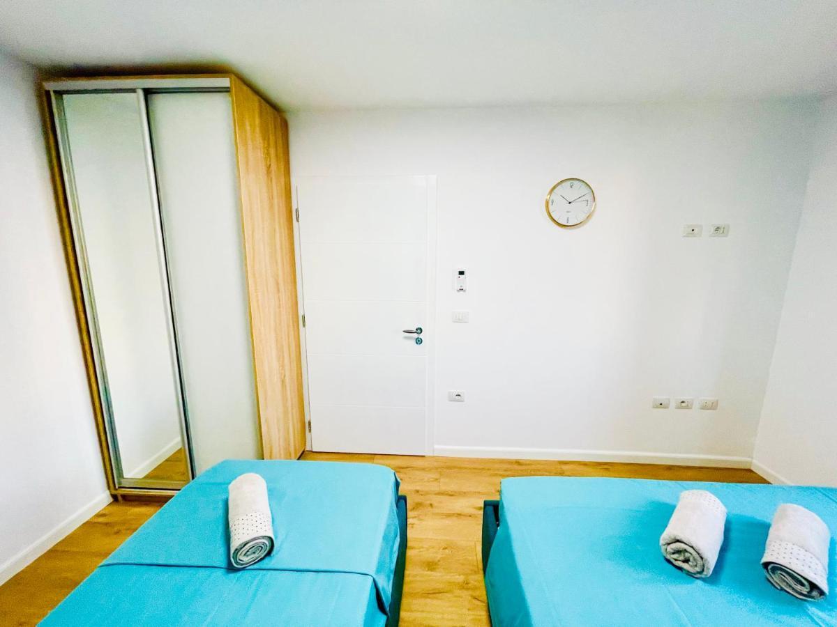 Central Apartment 2, Tirana Buitenkant foto